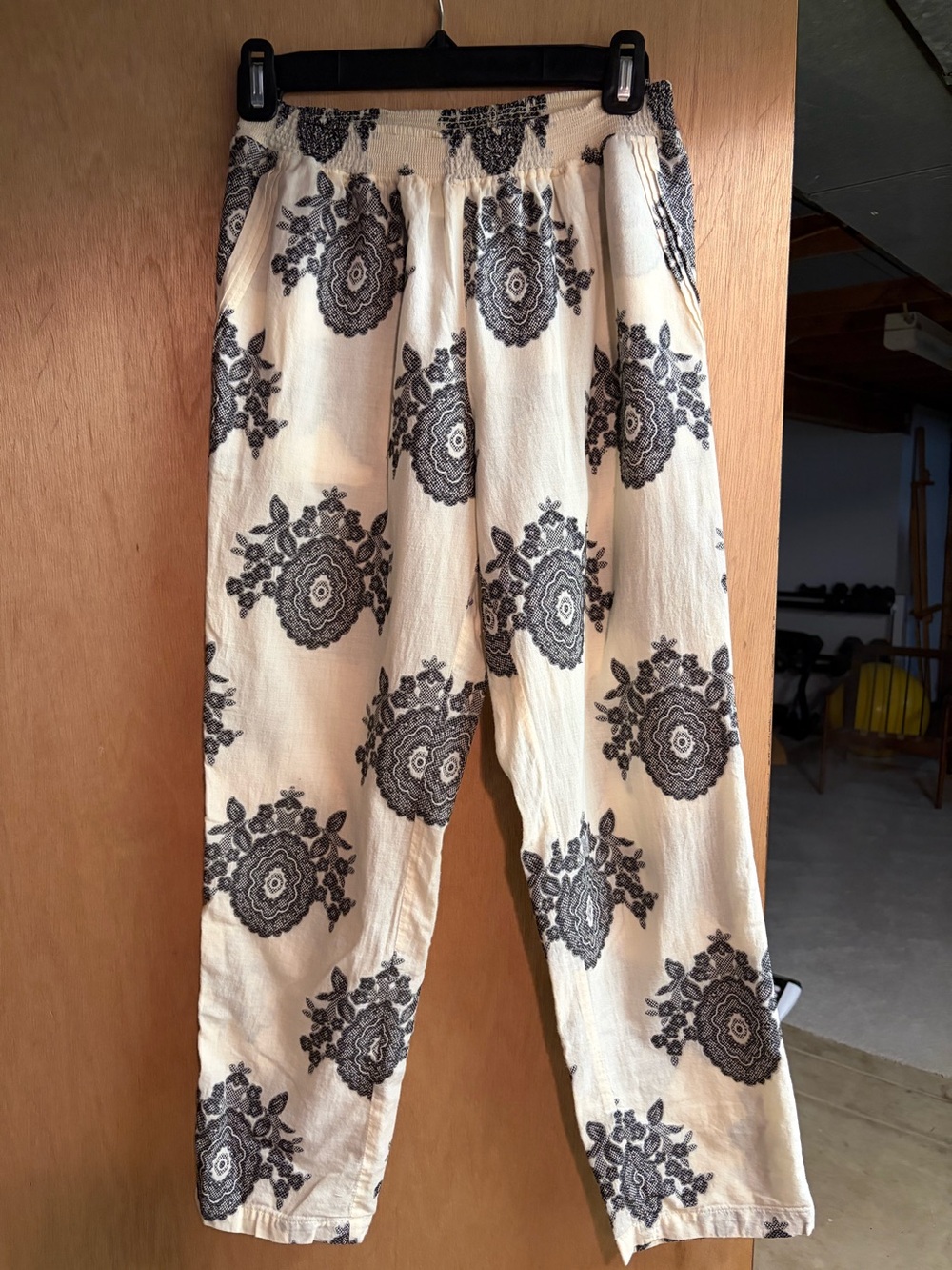 E by Eloise Anthropologie Cream and Black Printed Elastic-Waist Pants Small